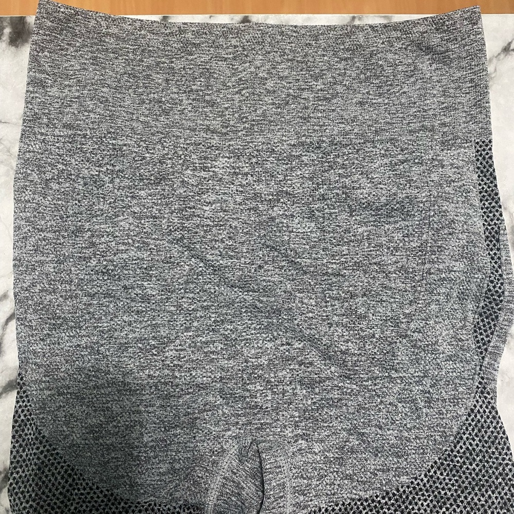 Workout shorts - Picture 3 of 5